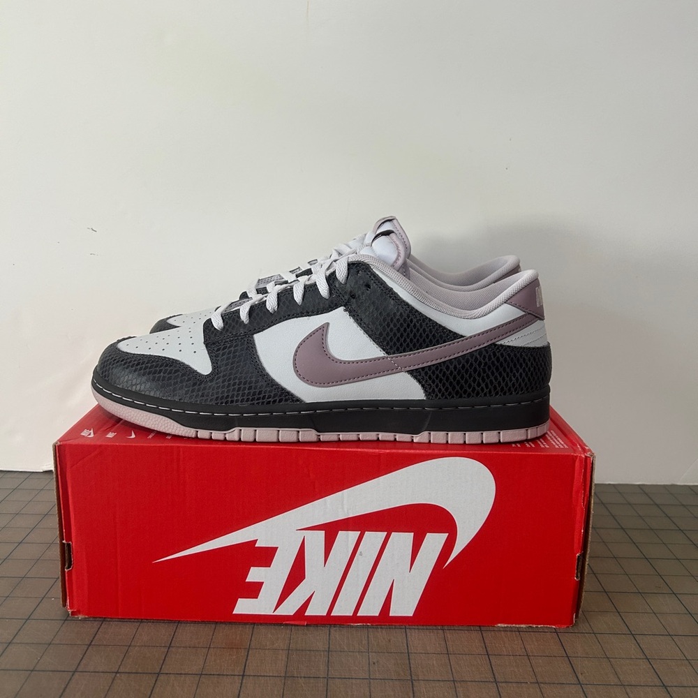 Nike Dunk Low ‘Medium Ash Violet Snakeskin’